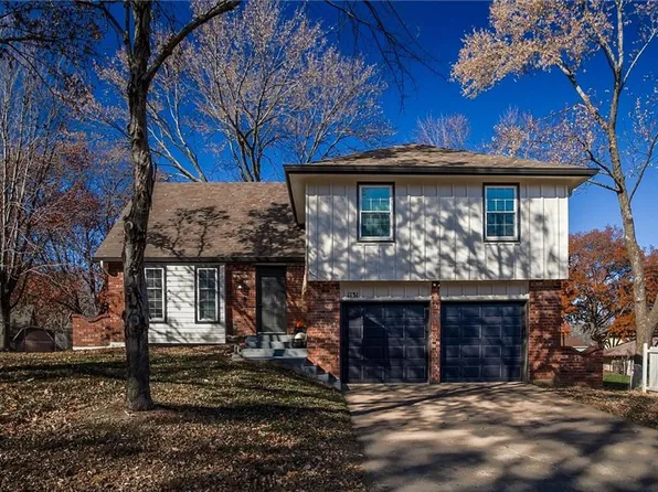 1131 N Walker Ln, Olathe, KS 66061