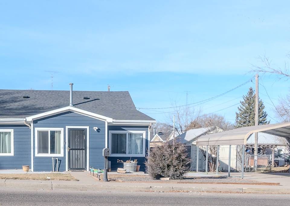 1st image of 831 Dexter St