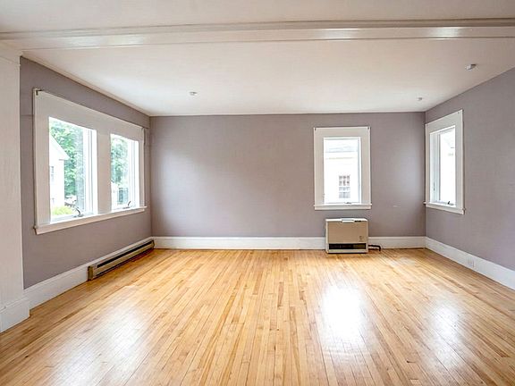 4th image of 52 Carleton St #2