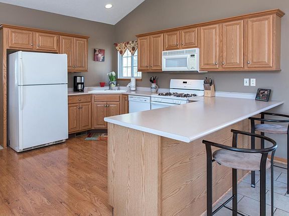 4th image of 11027 Pinecreek Ct