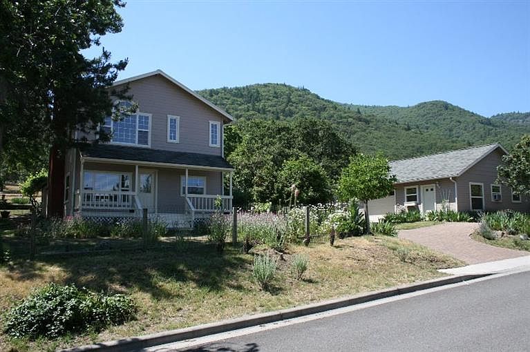 1st image of 490 Strawberry Ln
