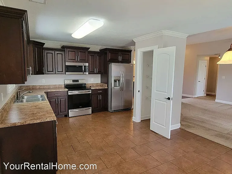 82 Grove Hill Ln — Photo 9