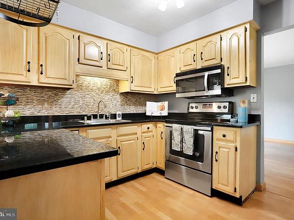 4th image of 620 Westwood St