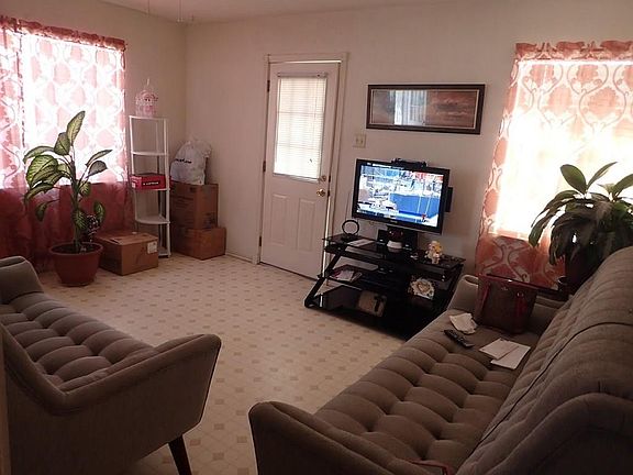 5th image of 1204 Selden Dr