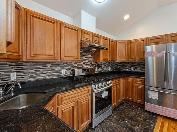 4th image of 239 Palisade Ave #1