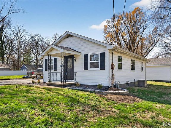 3rd image of 2707 E Main St