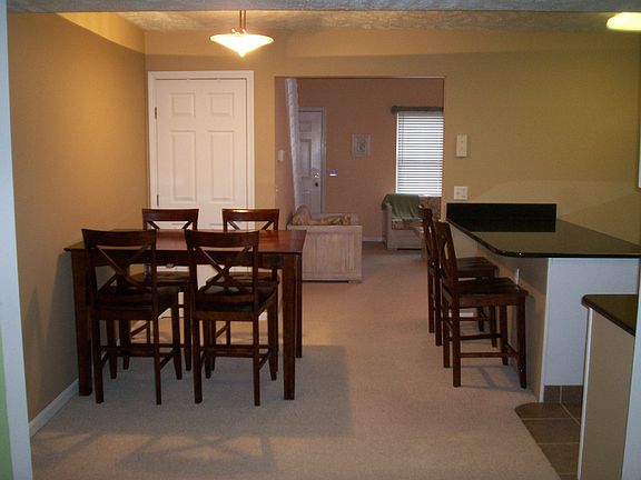 dinning area off kitchen