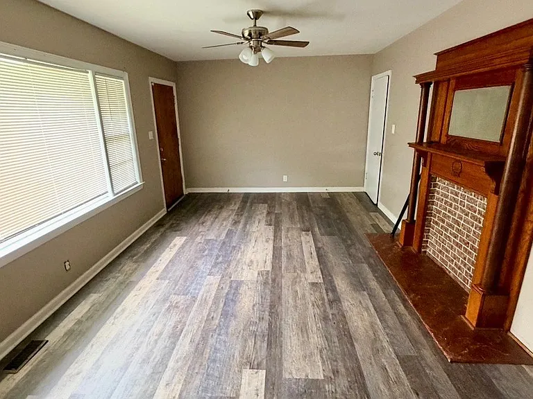 527 Englewood Dr — Photo 20