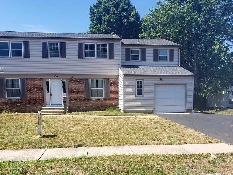 306 Cornell Rd — Photo 1