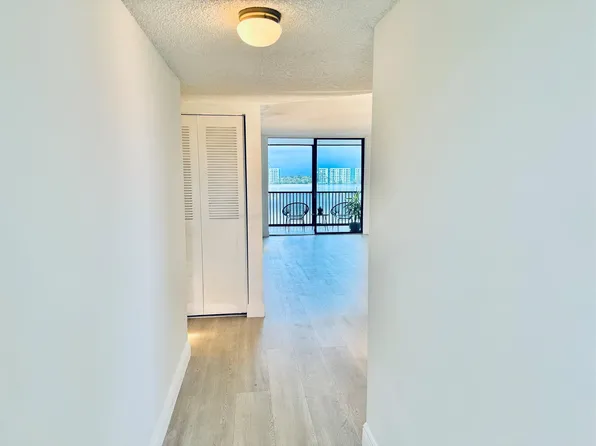 116 Lake Emerald Drive #308, Oakland Park, FL 33309