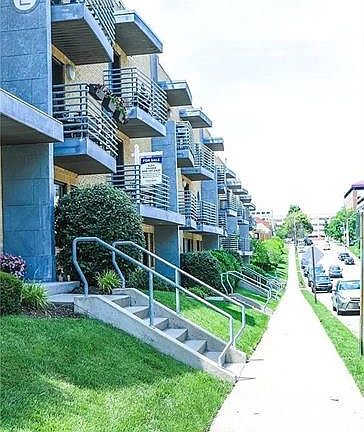 2nd image of 4532 Broadway Blvd