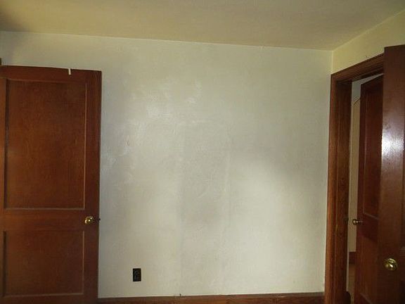 2nd image of 3923 Clifford St