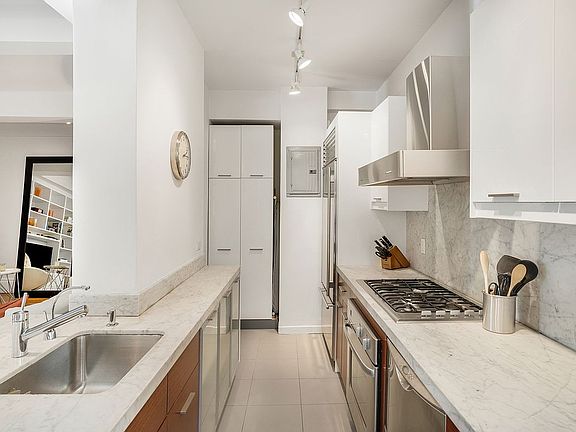 5th image of 315 W 86th St APT 14C
