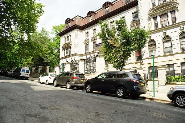 Rented by Norman Raindel, LREB | media 30