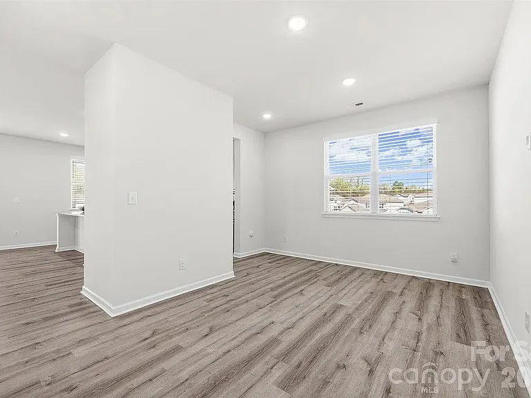7024 Maple Run Cir — Photo 32