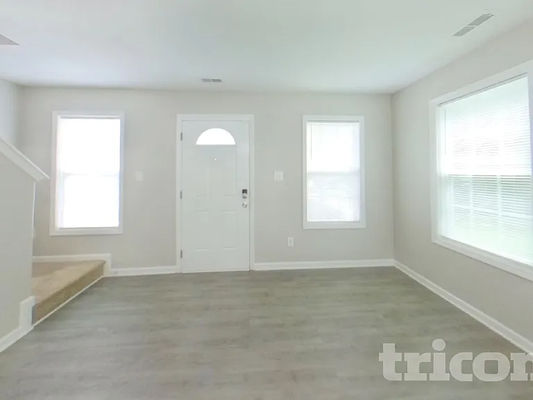 3014 Great Falls Dr — Photo 3
