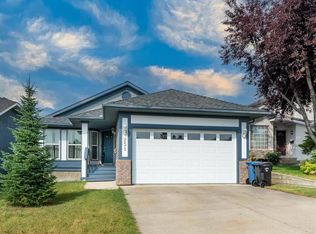 251 S Douglas Woods Dr SE, Calgary, AB T2Z 2E8