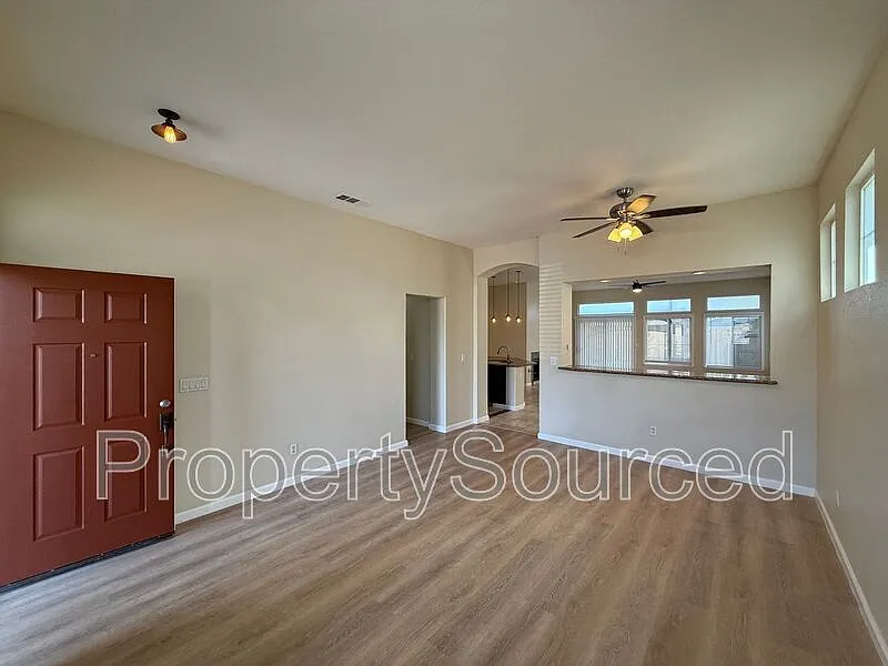 4 bed, 2.0 bath, 1837 sqft, $2,850 — Photo 4