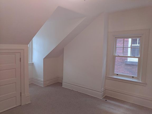5th image of 915 Saint James St