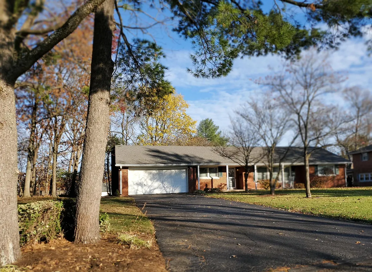 Building Photo - 1650 Traveller Rd