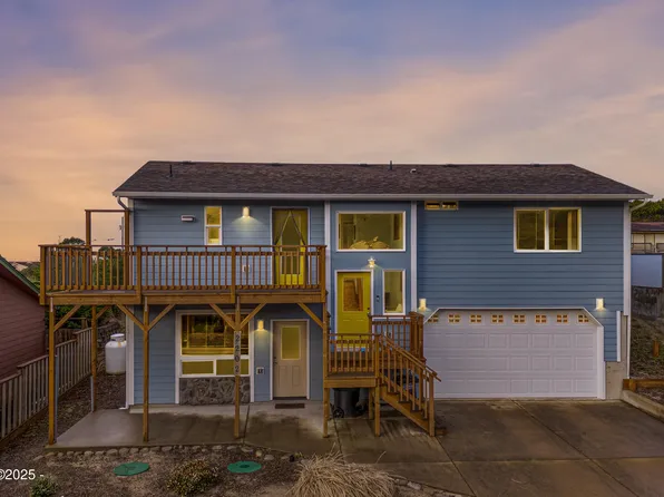 2202 NW Mokmak Lake Dr, Waldport, OR 97394