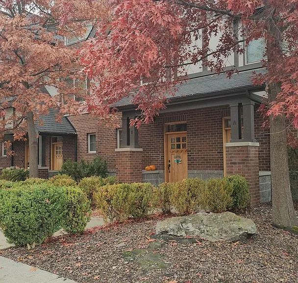 715 NE Oak St #B — Photo 1