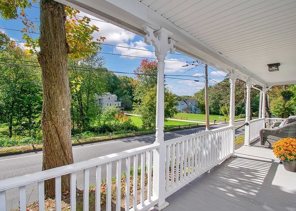 196 Pendleton Ave, Chicopee, MA 01020 Zillow