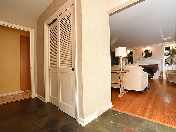 5th image of 2342 Saint Joseph Dr