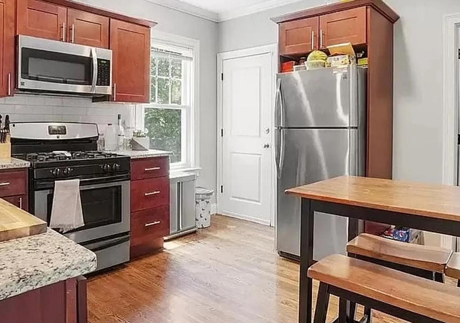 3 Bed, 1.5 Bath Close to Jackson Sq — Photo 1
