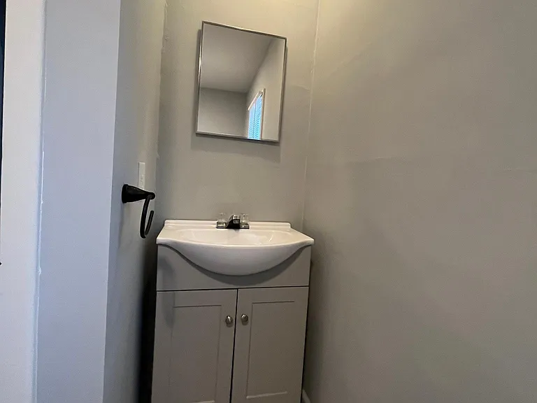 560 W North St — Photo 12