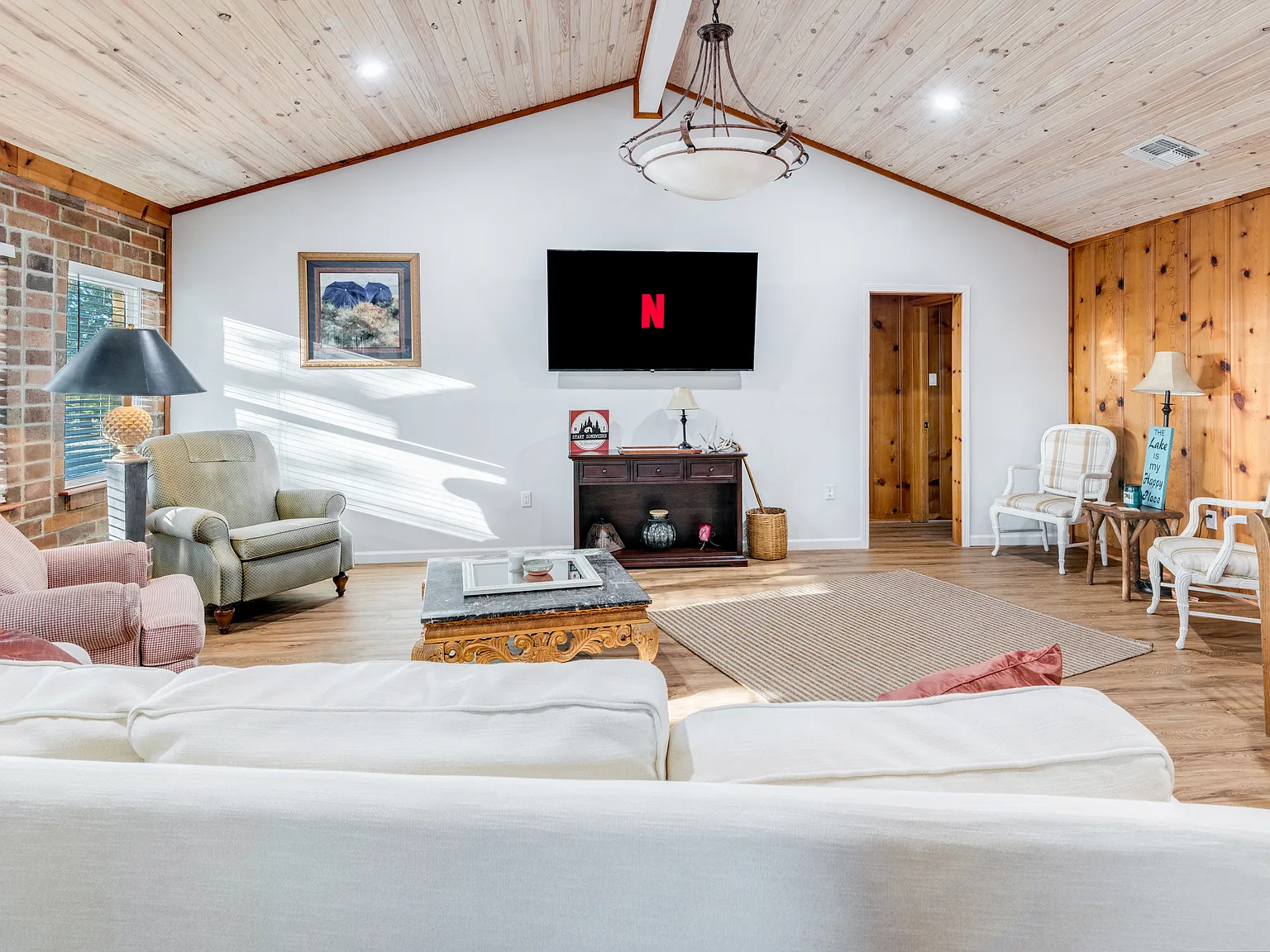 4 bed, 2000 sqft, $2,550 — Photo 2