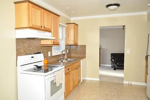 3rd image of 1187 Earls Dr