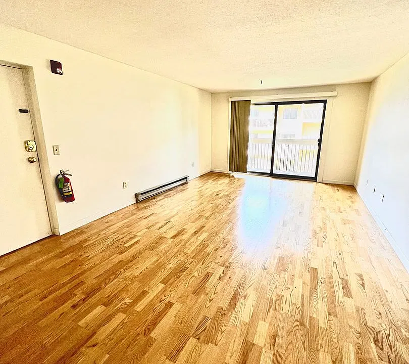 47 S Williams St #211