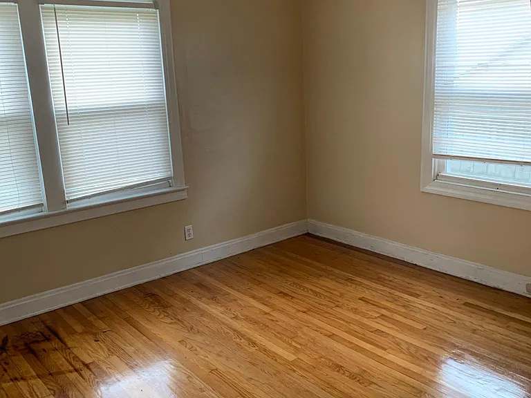 2513 Franklin Ave — Photo 2