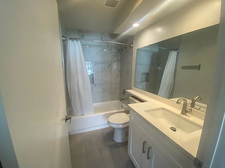 Rodeo Apartments — Photo 21