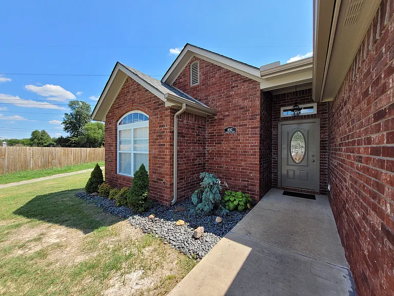 4042 Rosewood Pl — Photo 3