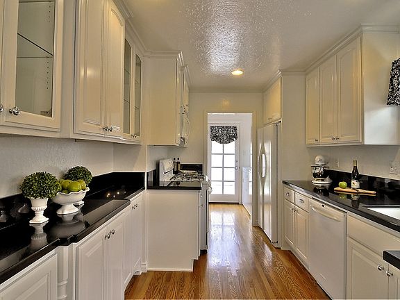 2nd image of 4517 Albury Ave