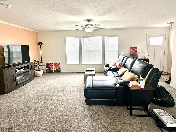 4th image of 34 Dusk Ave #34