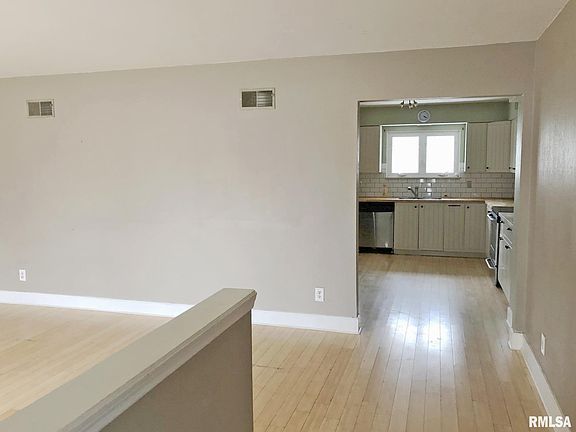 4th image of 913 W Kensington Dr