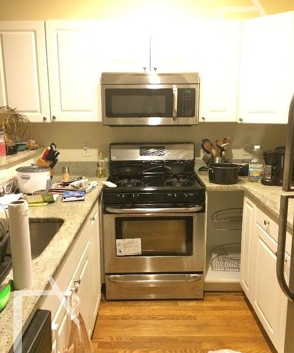 2nd image of 325 Saint Paul St #02