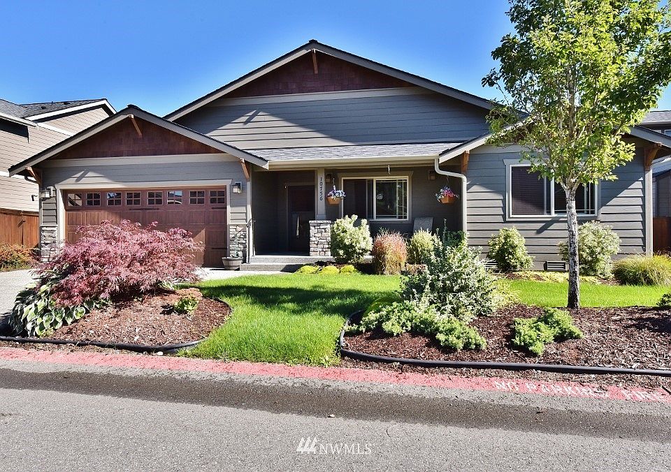 This beautiful 1 story home in Sterling Hills Estates is move in ready!