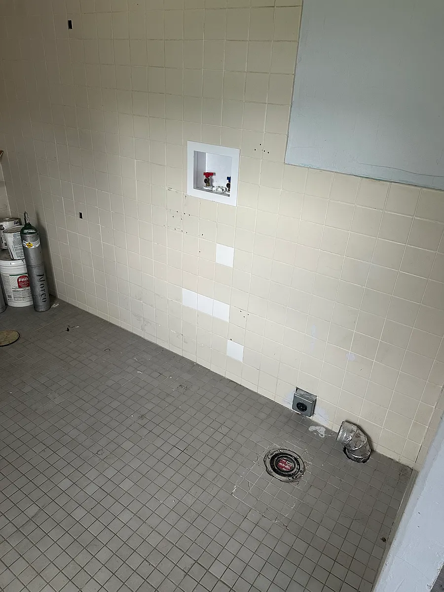 Building Photo - 4530 S 5th Ave #D8