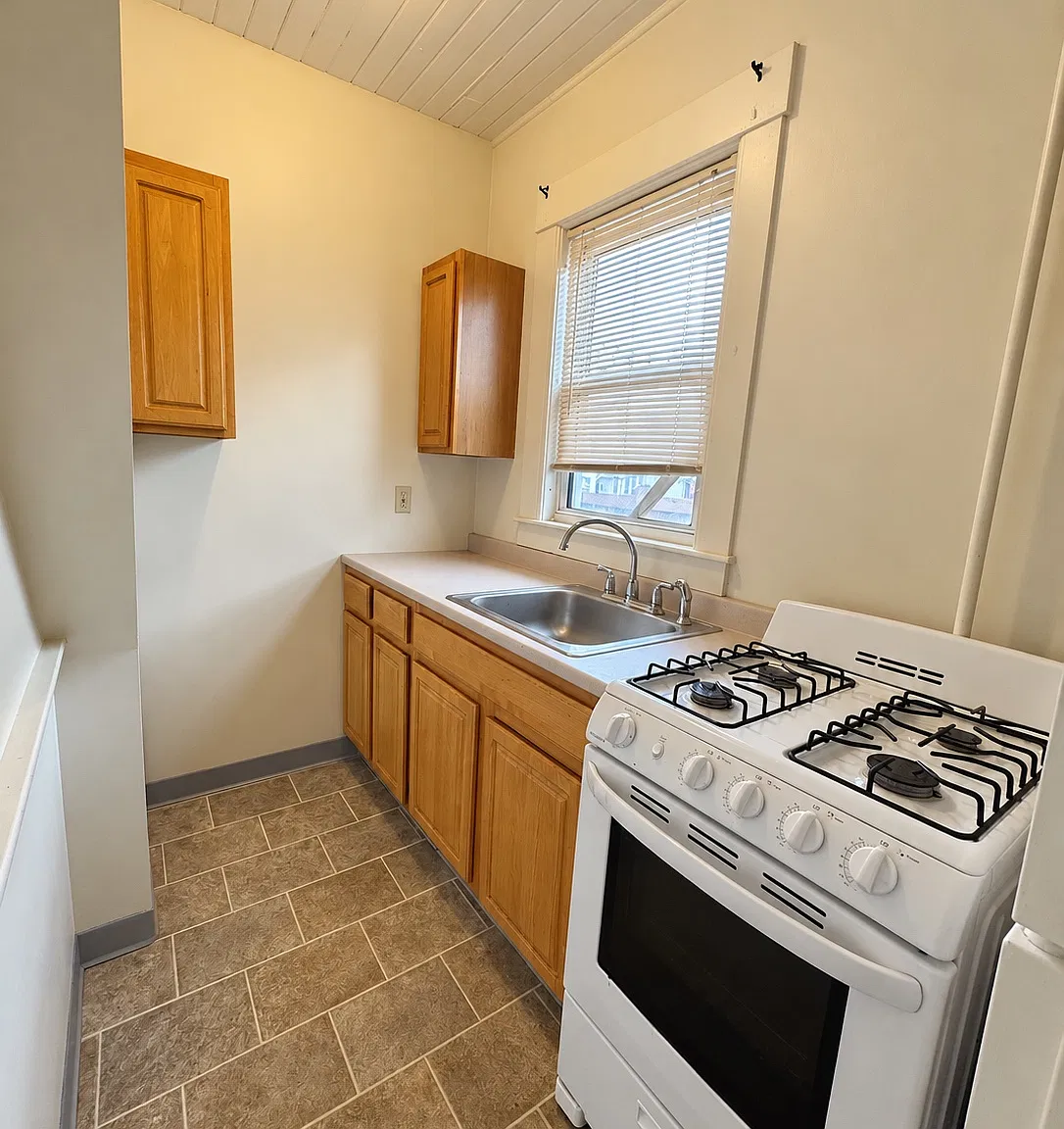 Studio, $1,595 — Photo 1