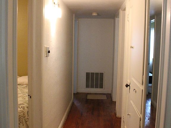 5th image of 1101 W Church St
