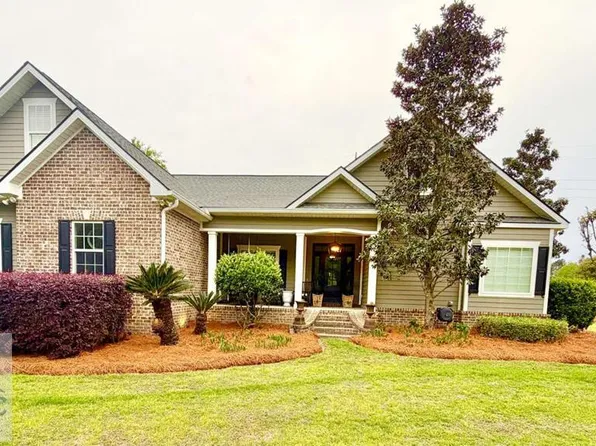 104 Oakridge Dr, Glennville, GA 30427