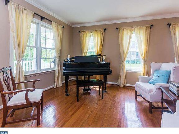 3rd image of 900 Pinehurst Dr