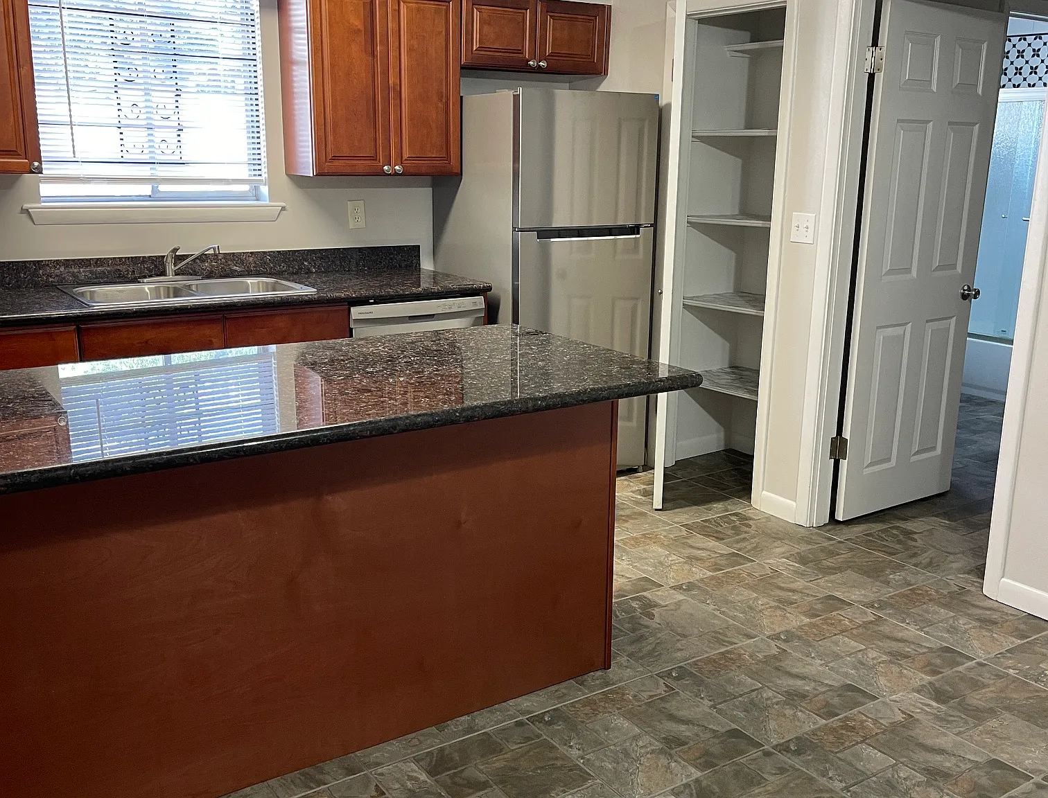1 bed, 600 sqft, $1,150 — Photo 2