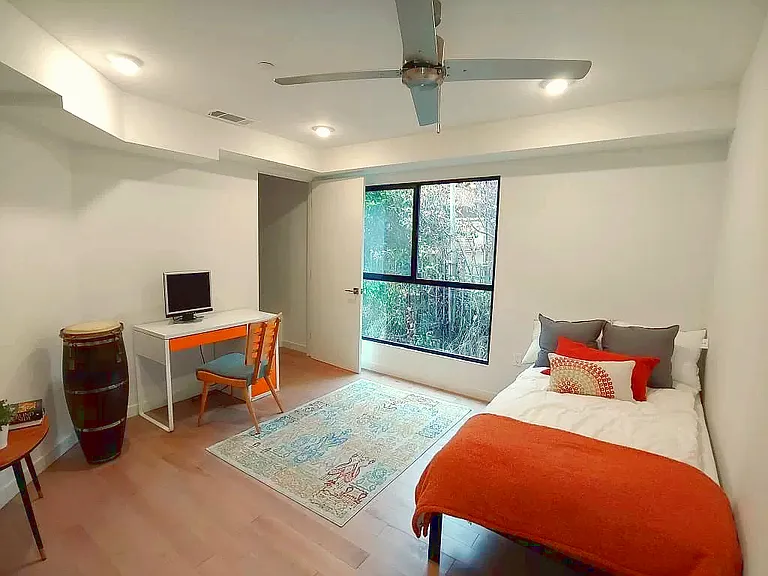 654 N Virgil Ave #214 — Photo 9