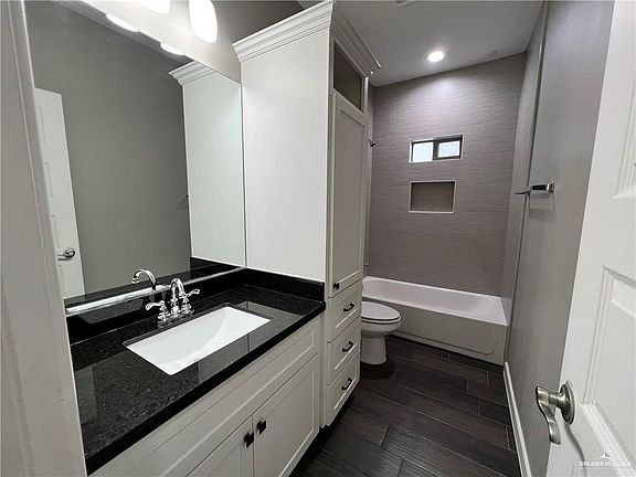 4th image of 1900 Taft St #2