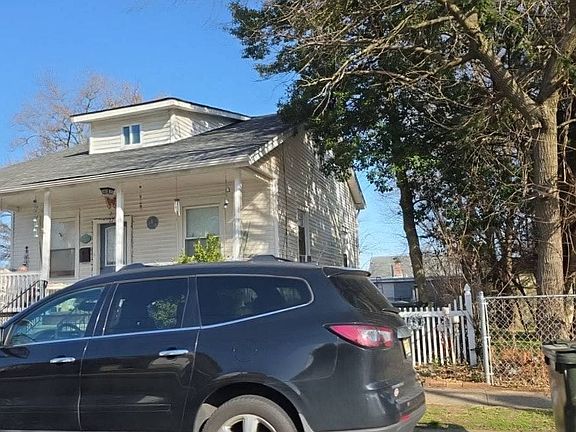 3rd image of 27 W 4th St